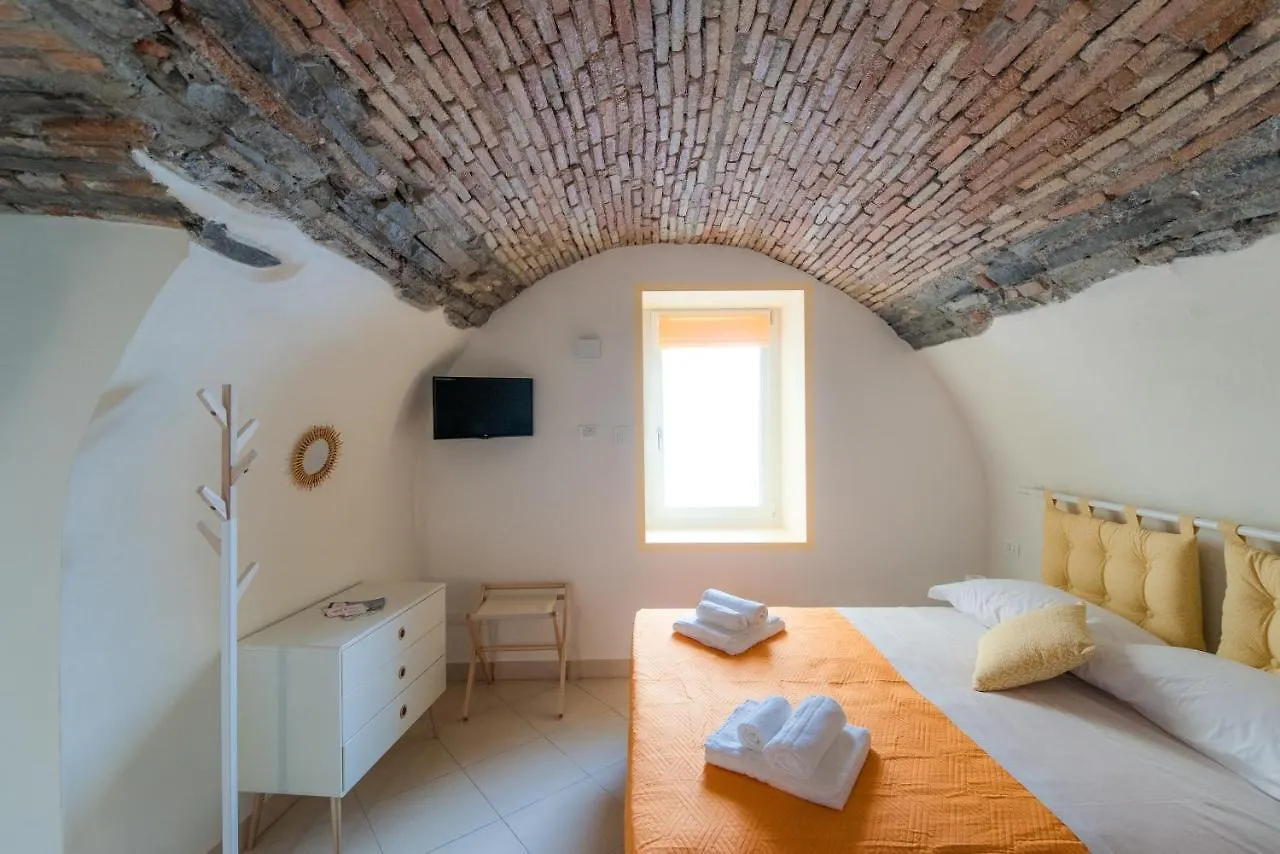 La Casa Dei Tre Pesci - Appartamento Alborella Torno Apartament